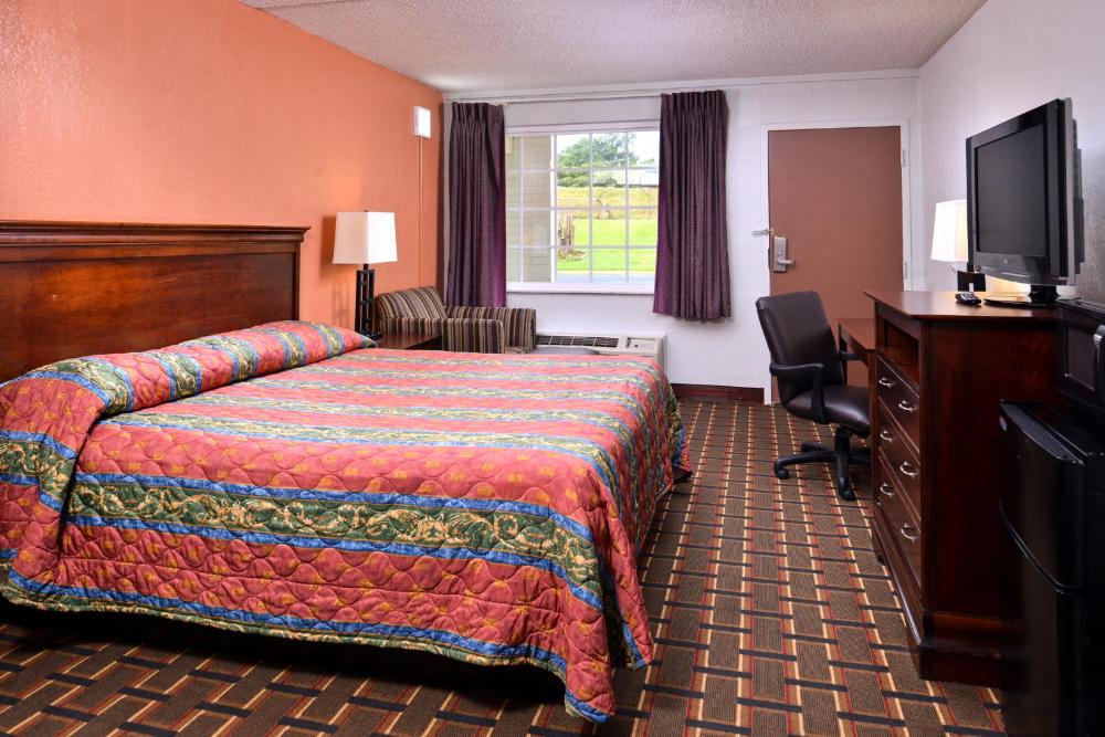 King Room - Non-Smoking interior